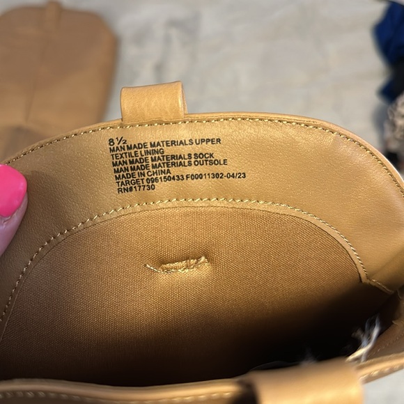 Women’s SZ 8.5 boots - Picture 4 of 4